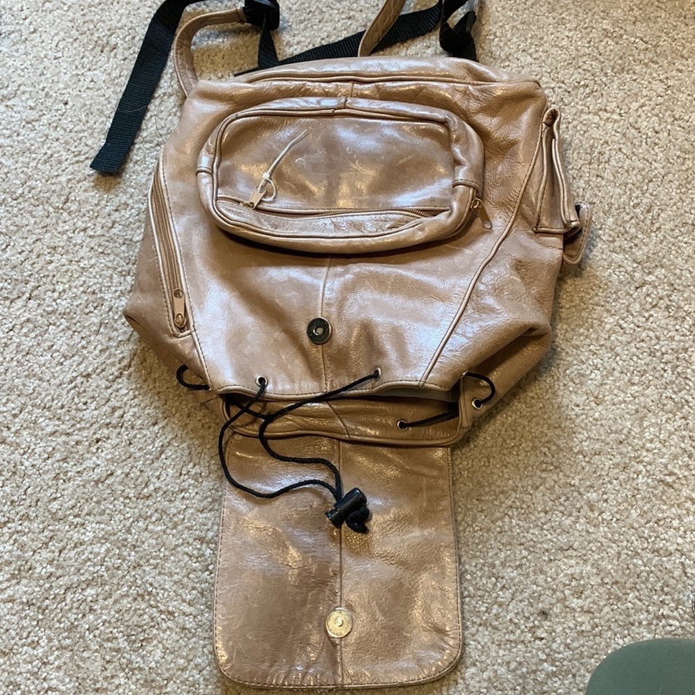 VTG Tan Leather Backpack Adjustable Strap Snap Western Boho Unisex Convertible - Picture 6 of 16